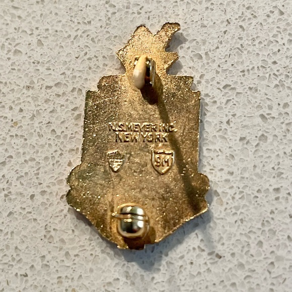 Vintage US Army Pin First In War First In Peace - Picture 4 of 5